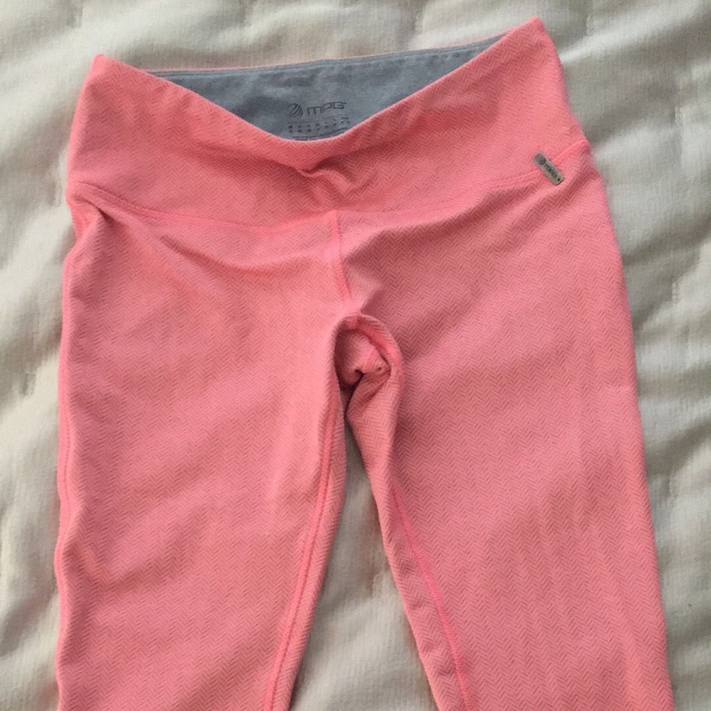 MPG Coral Capri leggings